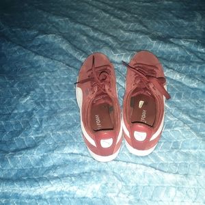 Burgundy Pumas